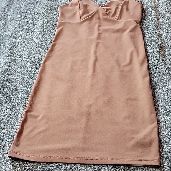 A mini brown dress - Picture 4 of 4